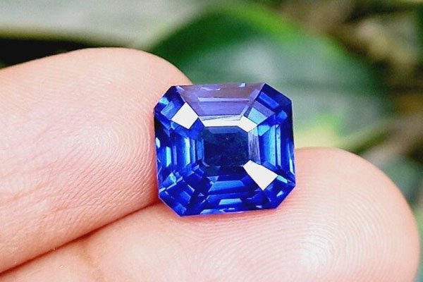 Blue Sapphire (Neelam) - hover